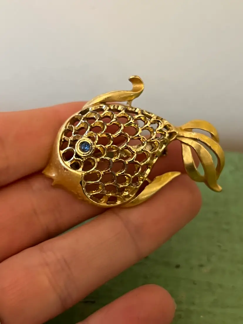 Vintage JJ Jonette Jewelry Fish Brooch. 1980s Gold Tone Blue Rhinestone Eye. Costume Jewelry.