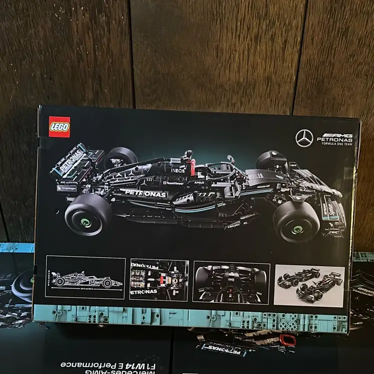 #01 - LEGO TECHNIG MERCEDES F1 AMG