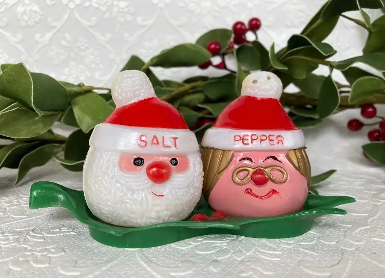 Vintage Christmas Salt Pepper Shaker Set Mr Mrs Santa Holly Tray