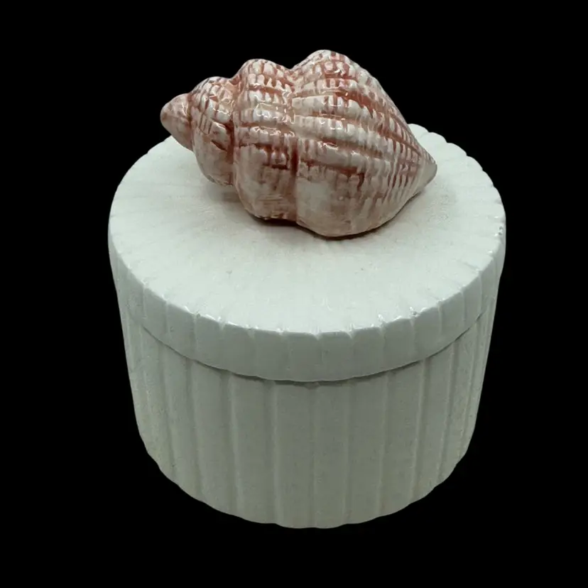 A Fitz and Floyd ceramic Spiral shell trinket box with a ribbed design.