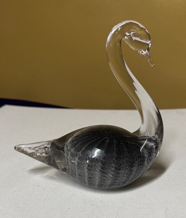 Art Glass Swan - Fumato Effect clear with gray 6.5” tall