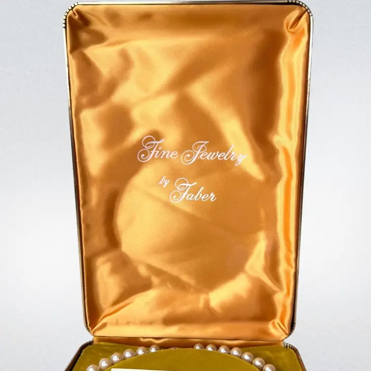 22-1/2” Mid-Century Glass Pearl Necklace w/ Original Box. 14K Gold Clasp. Chatani Pearls For Haskell Faber Beverly Hills. Single Owner.