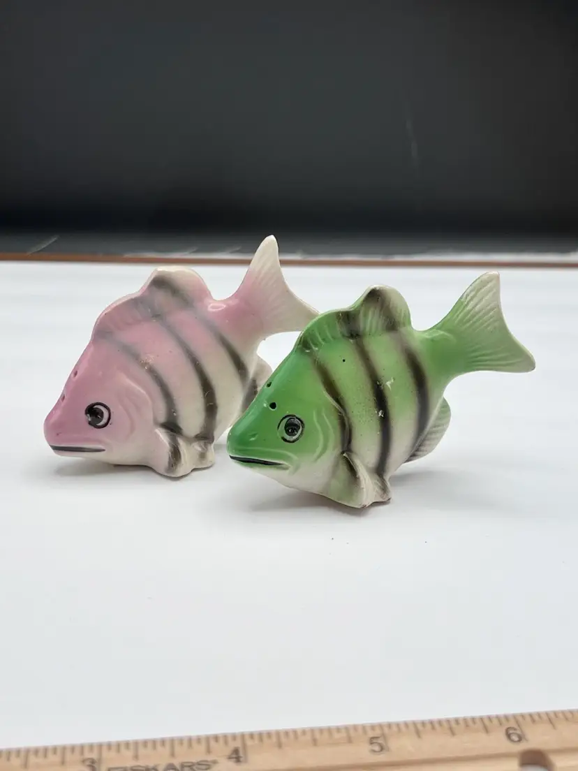 Vintage Figural Fish Pink & Green Salt & Pepper Shakers
Japan