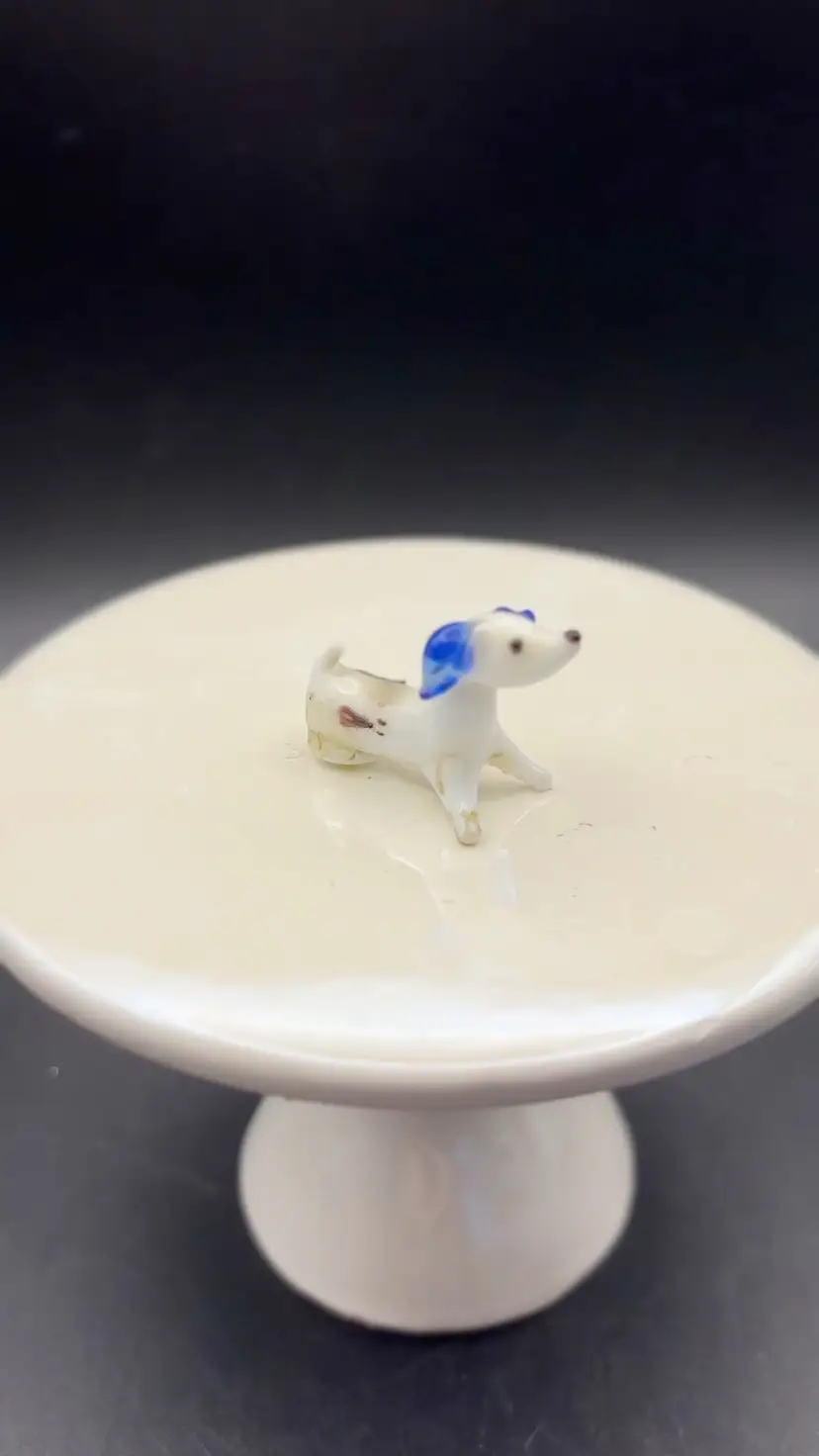 Miniature Dachshund or Beagle, Glass Dog, Maker Unknown, Adorable