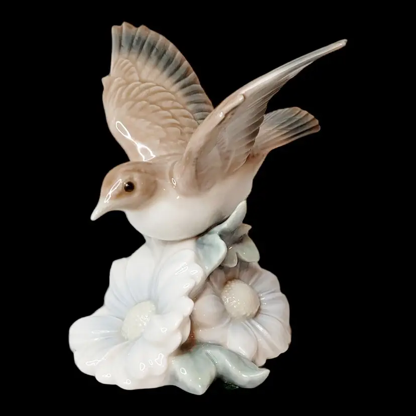 Lladro Fluttering Nightingale Bird Figurine #1244 Retired 1981 MINT 5" x 5"