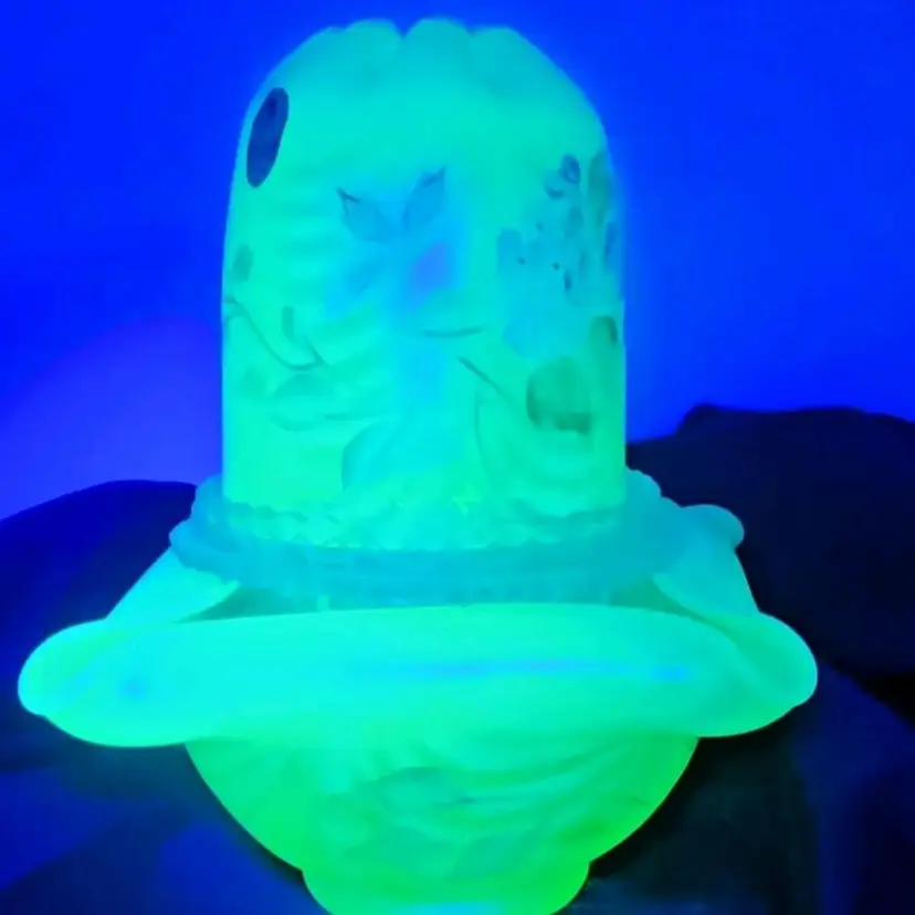 Fenton Iridescent Green 3 Piece Hydrangea Fairy Lamp Signed Numbered UV Reactive