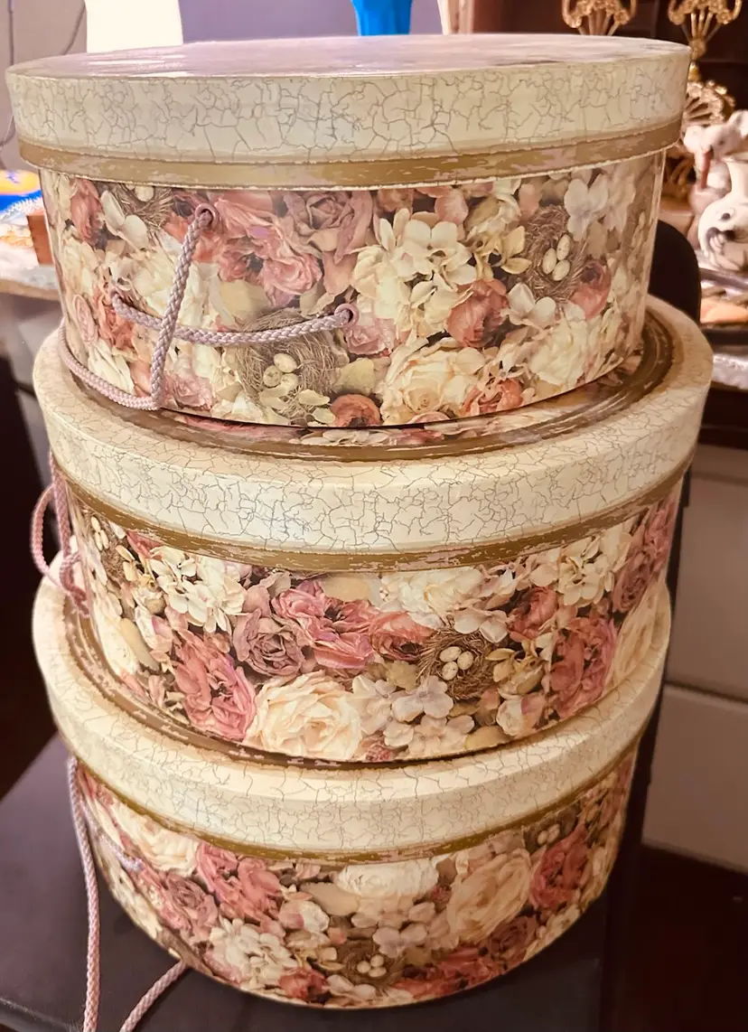 89. VTG Nesting Hatbox Roses & Birdnest design