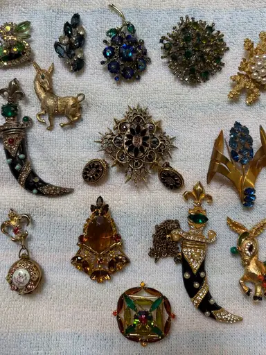 Winners Choice Brooch Sale $1, $5, $10, $15 And $20 Starts