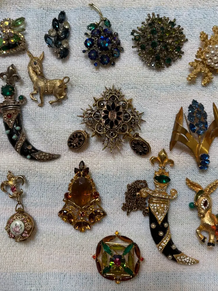 Winners Choice Brooch Sale $1, $5, $10, $15 And $20 Starts