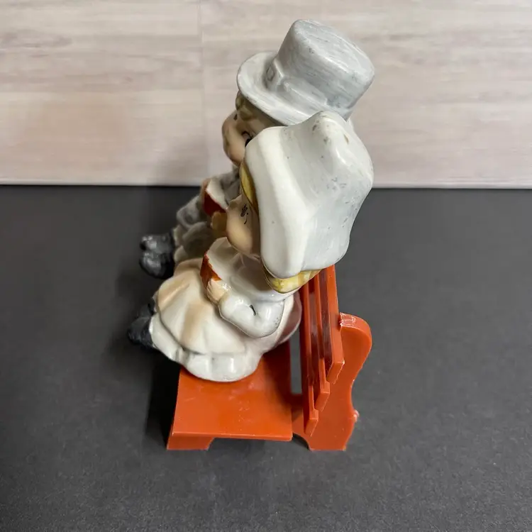 Inv. 6008 Pilgrim Boy And Girl On Plastic Bench With Books