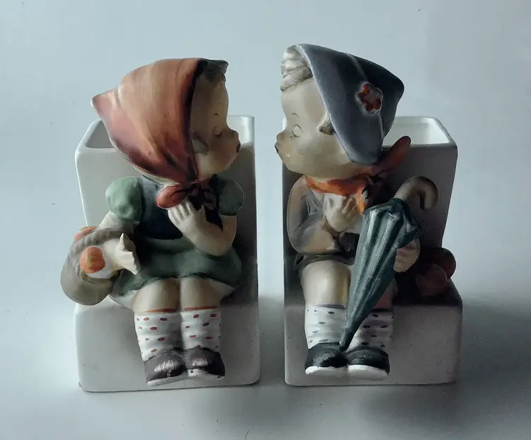 Hummel Kissers Ceramic Mini Planters 1960s