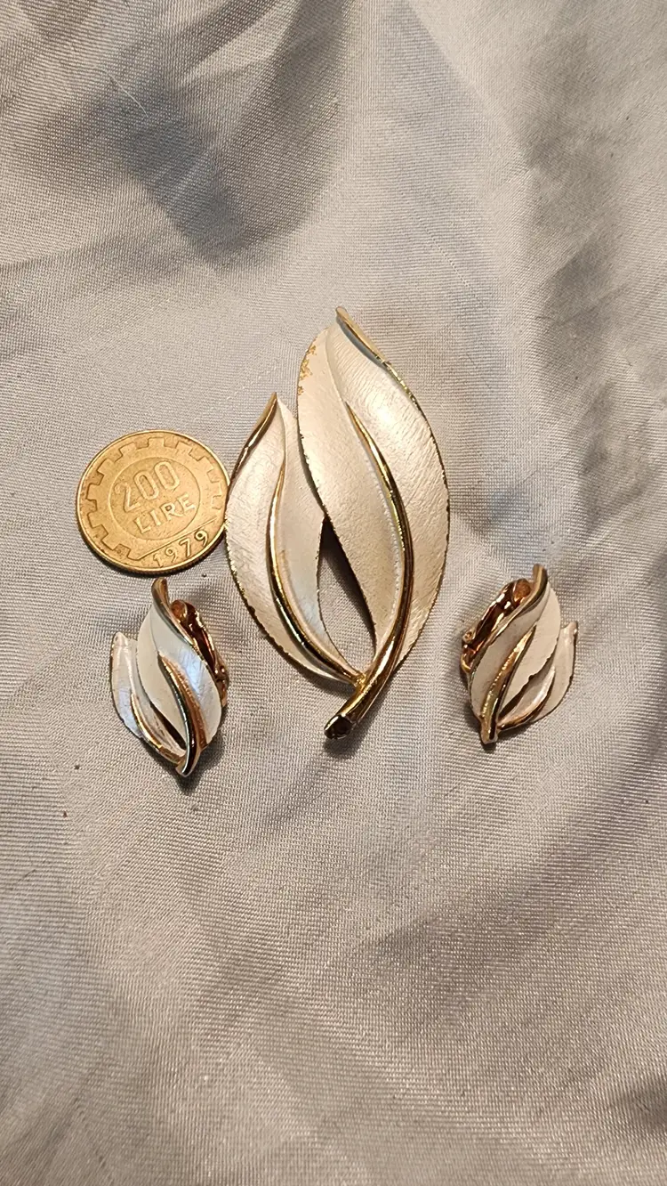 Vintage Sarah Coventry Leaf Brooch & Clip-ons Set "Pearlized Perfection" ~ 1965