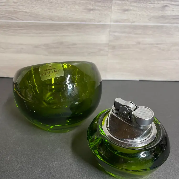 Inv. 6019 Viking Avocado Green Glass Ashtray And Lighter