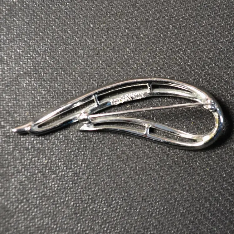 Vintage Sara Coventry Silver Tone Brooch Mod Tear Drop Design
