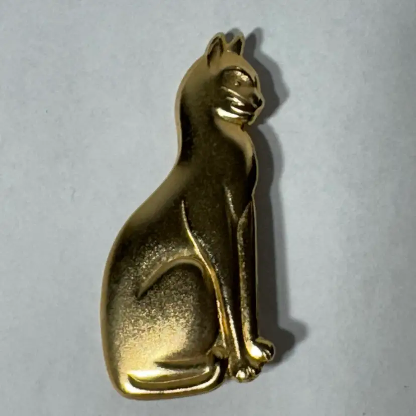 Vintage Brooch Unsigned Sitting Cat Gold Tone