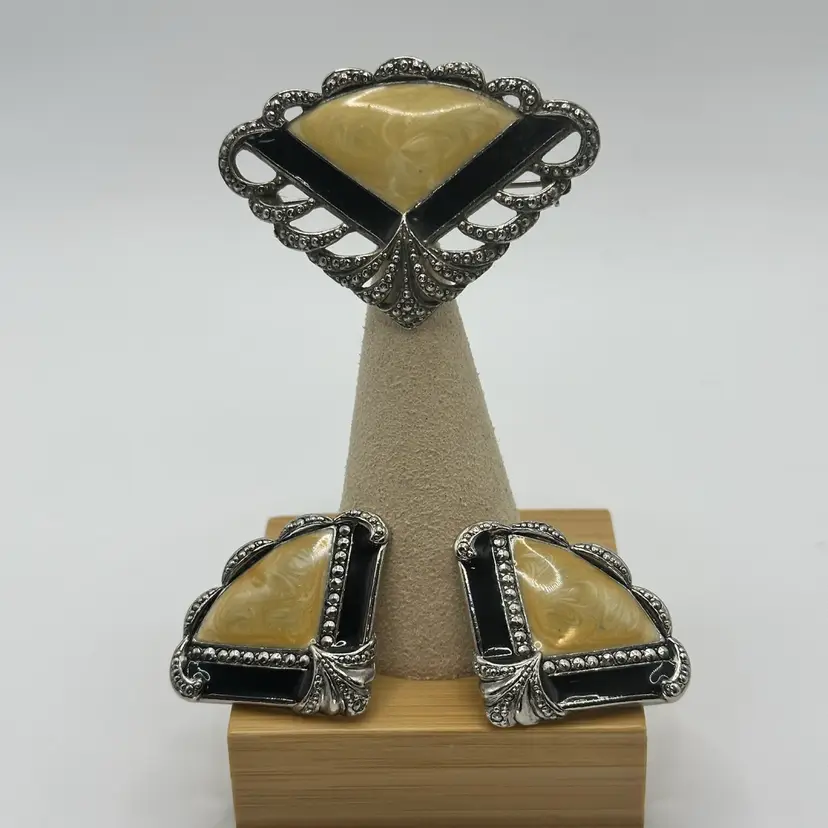 A081 - Avon Black And Yellow Enamel Fan Brooch & Post Back Earrings