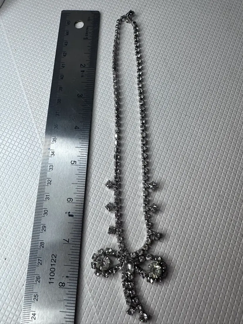 8” Clear Rhstones With A Bow At The Button