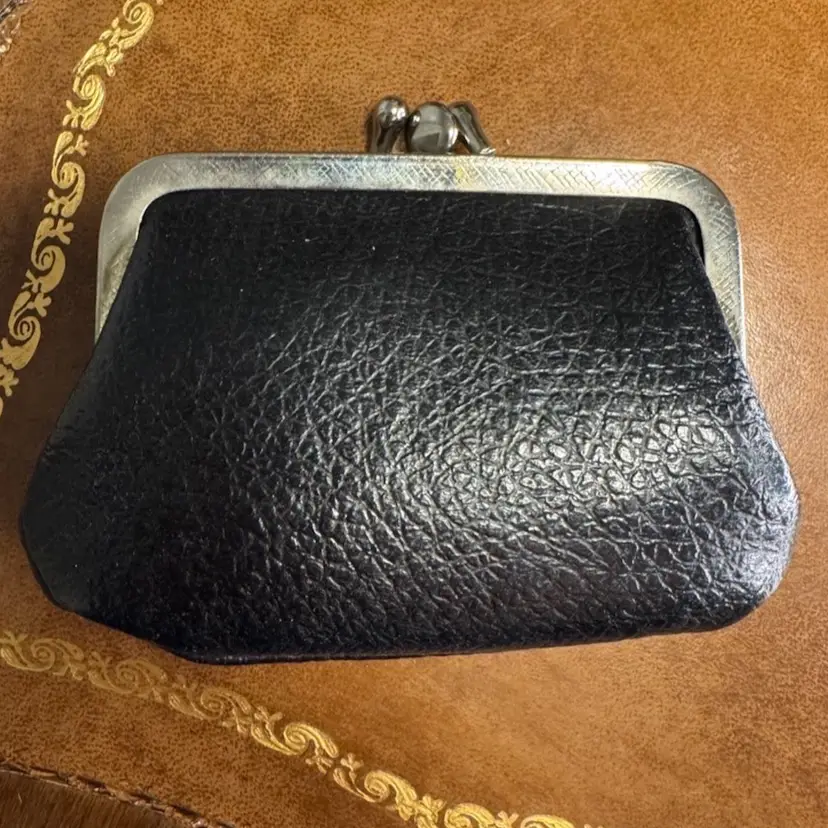 Vintage black leather kiss lock coin purse with 2 compartments 4” w 3” t