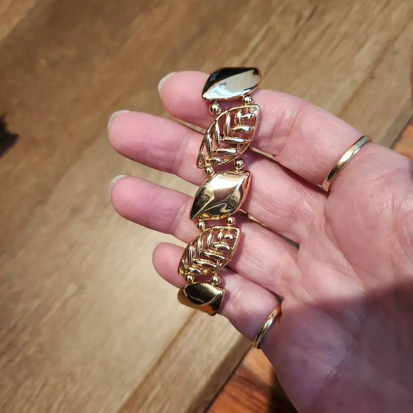 Napier Stretch Leaf Bracelet
