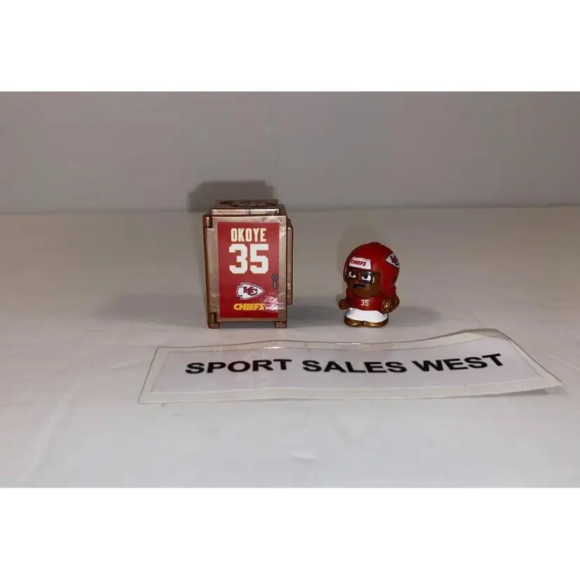 Kansas City Chiefs 2024/2025 NFL LEGENDS SERIES 3 TeenyMate with Matching Locker