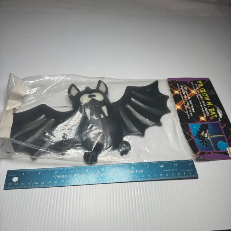 Vintage MR Glow Bat Halloween Window Decor Lights Up Paper Magic Group Glow Dark