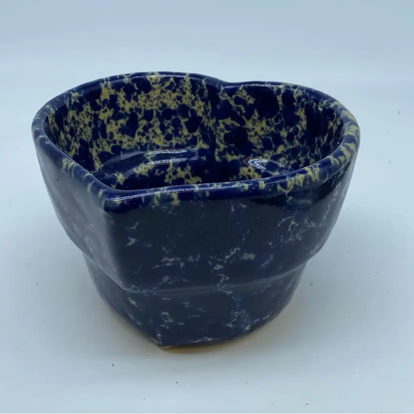 #2202 - 1948 Bennington Potters blue agate heart-shaped ceramic bowl.