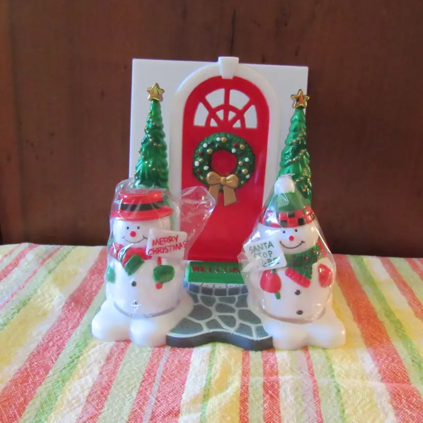 VTG Plastic Christmas Napkin Holder w/Snowmen S & P's (boxed)