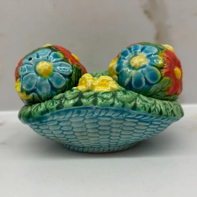 Vintage Flower Garden Salt and Pepper Shakers In Tray