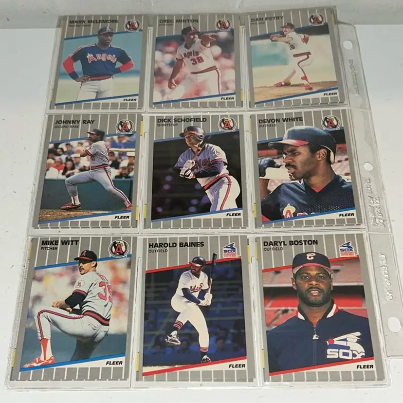 Lot Of 18 Baseball Cards