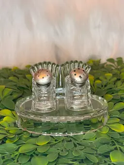 Vintage Clear Glass Hen-shaped Salt & Pepper Shaker Set with Metal Tops