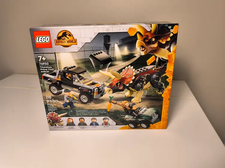 LEGO Triceratops Pickup Truck Ambush 76950