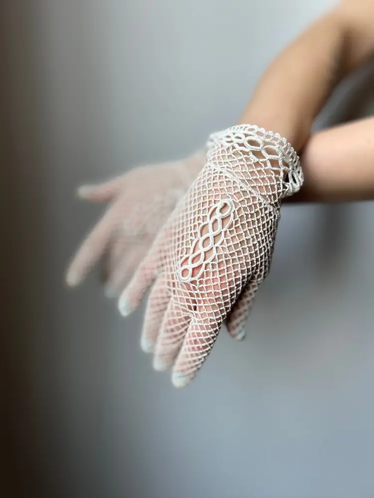 Antique Lace Netted Gloves 