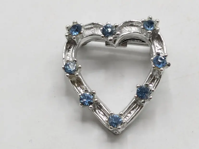 Heart-Shaped Brooch Pin with Blue Rhinestones Silver Tone