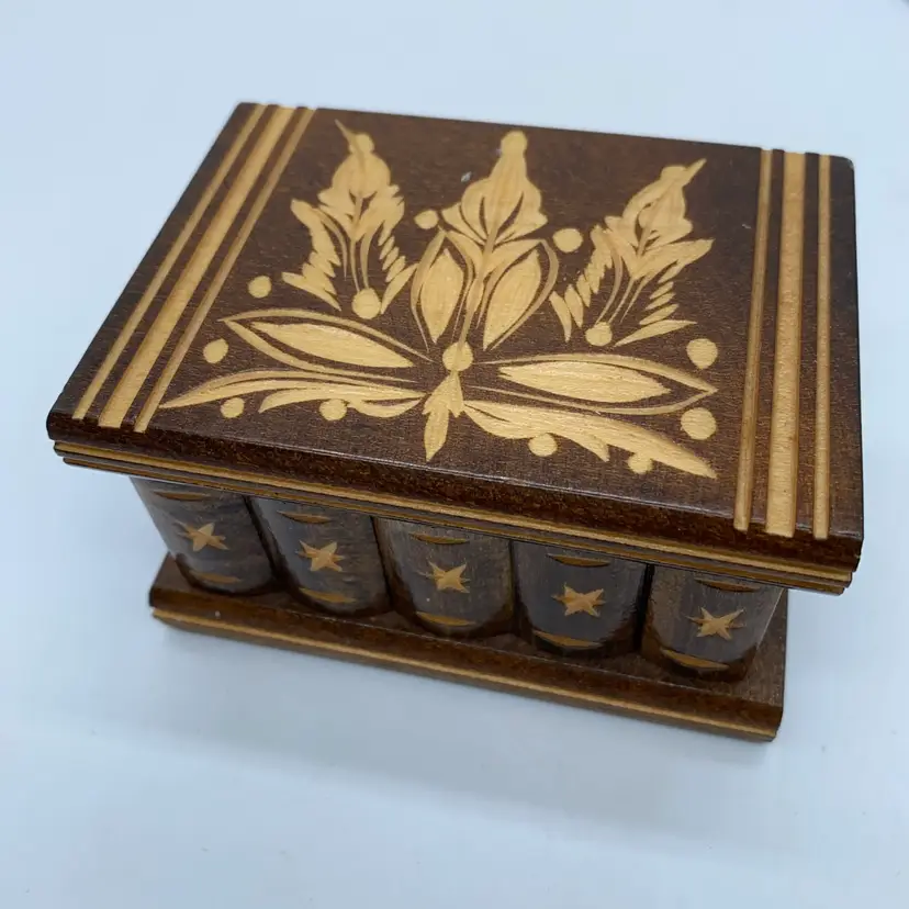 #4016 A wooden souvenir match holder and trinket box from Mostar.