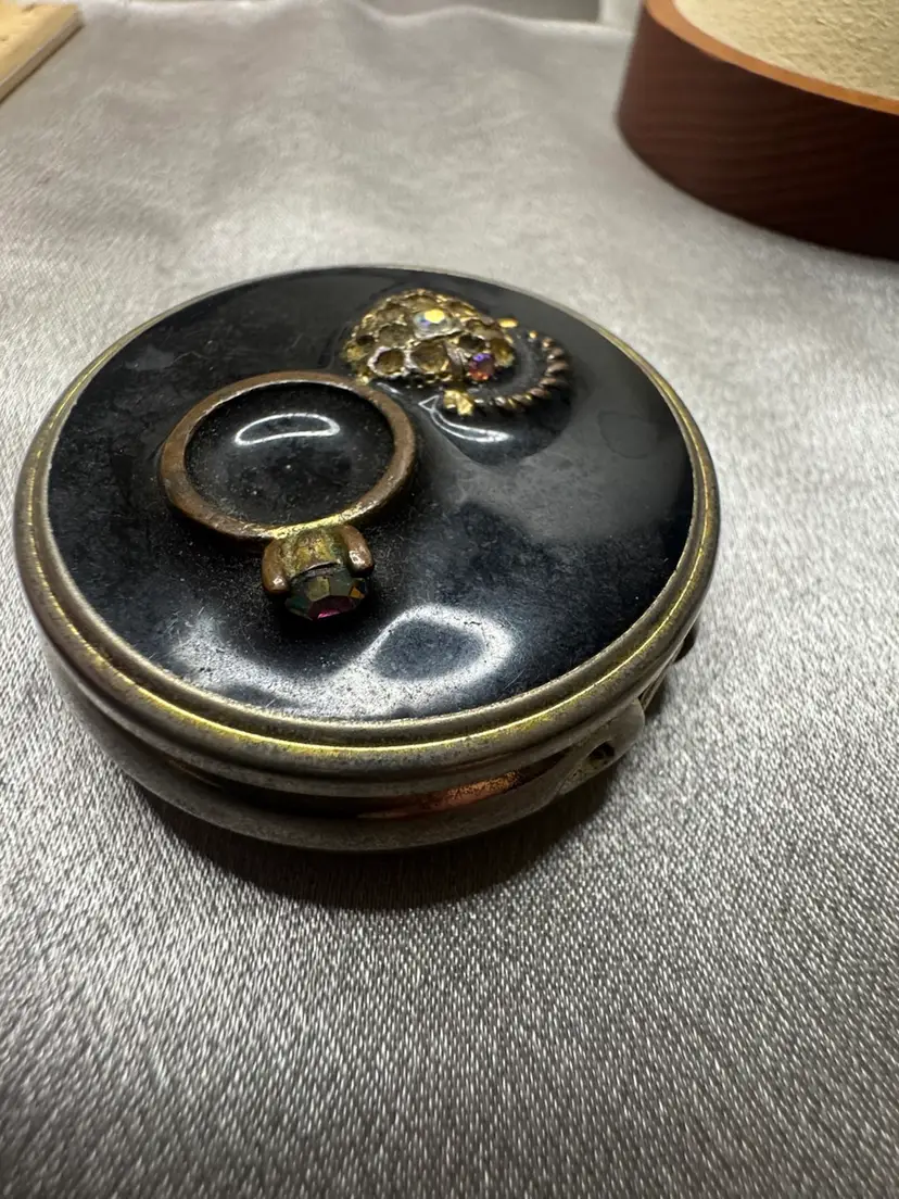 Vintage Black Enamel & Gold Tone Round Pill Box – Rhinestone Ring & Heart Motif