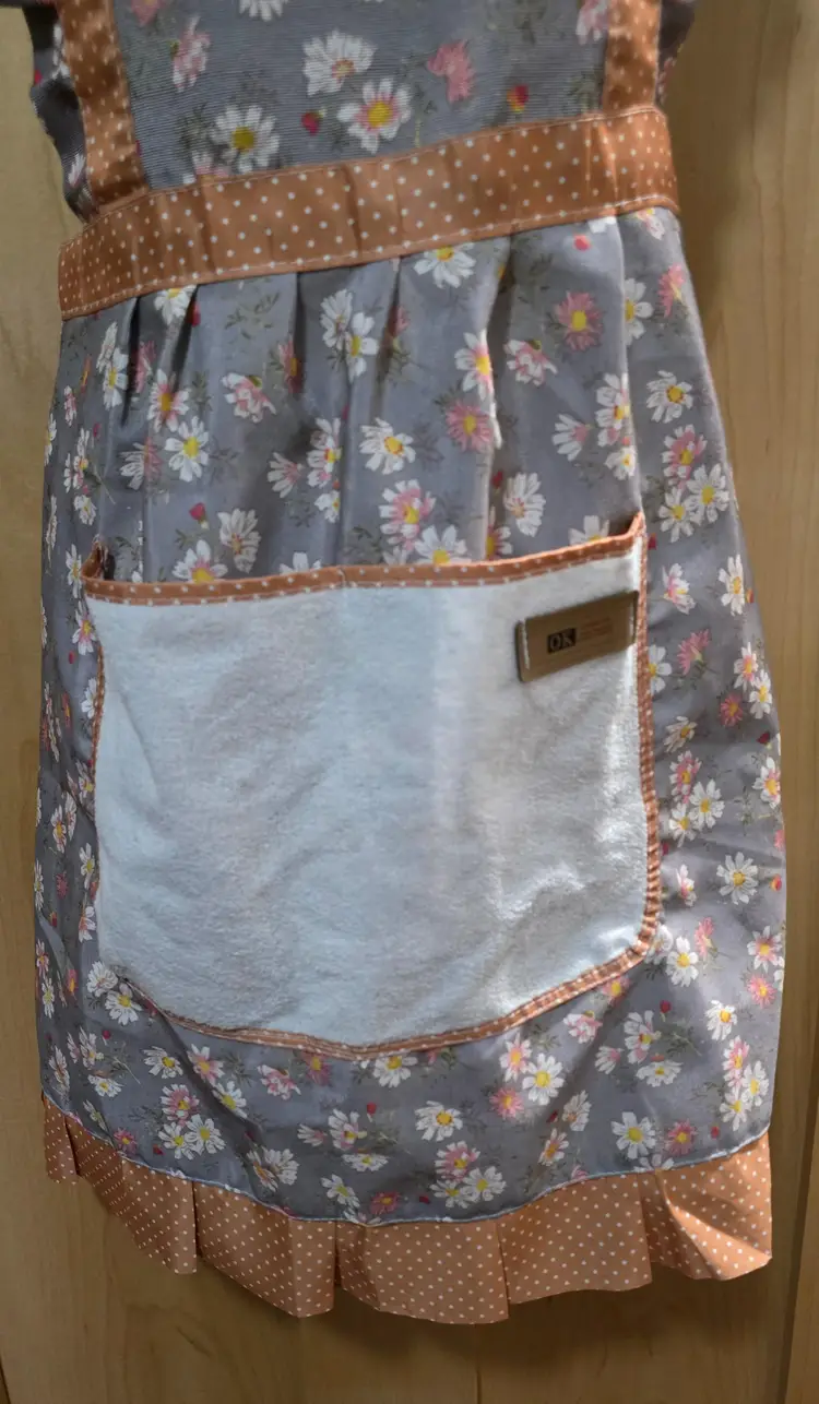 Frilly Apron