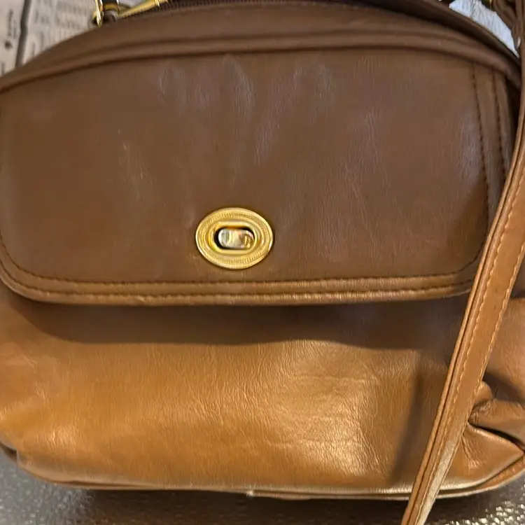 Vintage Brown Purse With Handle Or Strap.