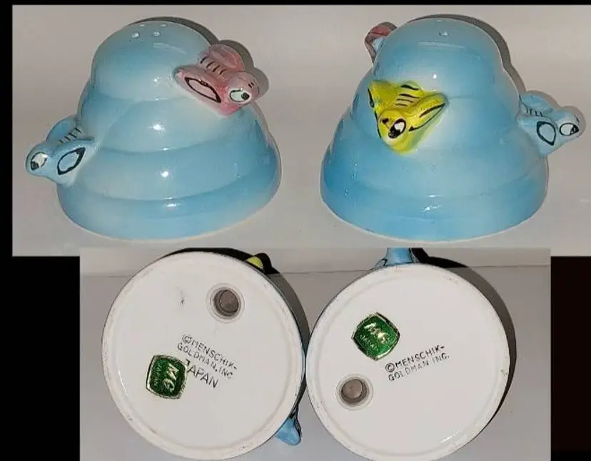 Vintage Scarce, Blue BEEHIVE with BEES Salt & Pepper Shakers, Menschik Goldman Japan