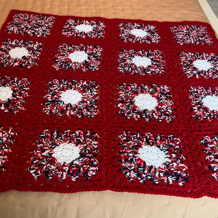 🇱🇷 Red White & Blue Crochet Granny Square Style 38x38  Blanket ~ Cover 🇱🇷