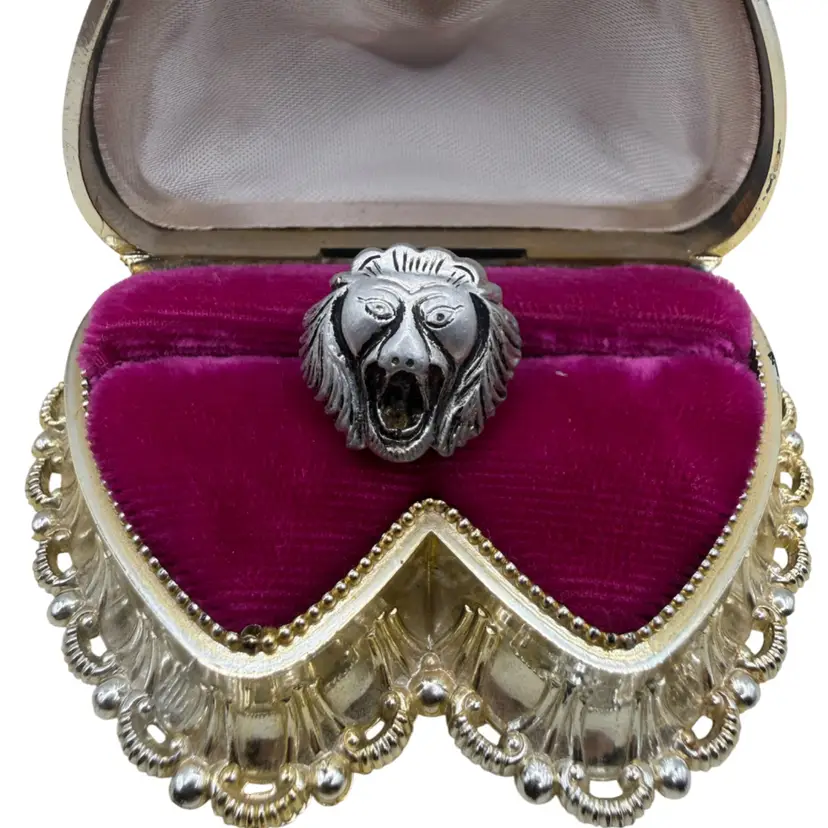 Vintage Hong Kong Lion Head Adjustable Plastic Ring.