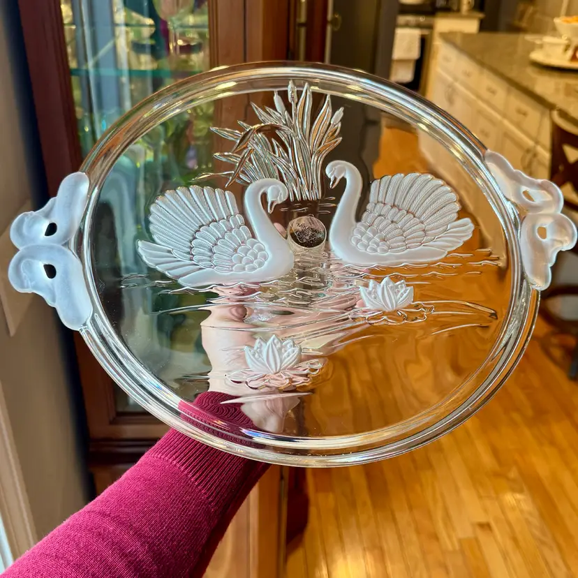 Mikasa Frosted Swan Pedestal Dish
