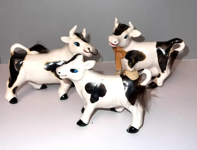 Vintage Enesco Miniature Three Pc Cow Family Fur On Tails Ribbons