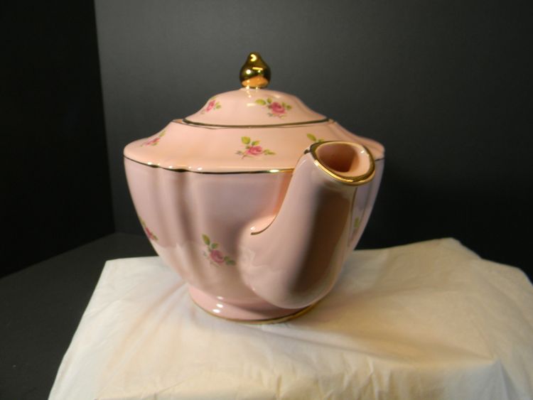Vintage Sadler Teapot with Pink Chintz rose pattern with gold trim