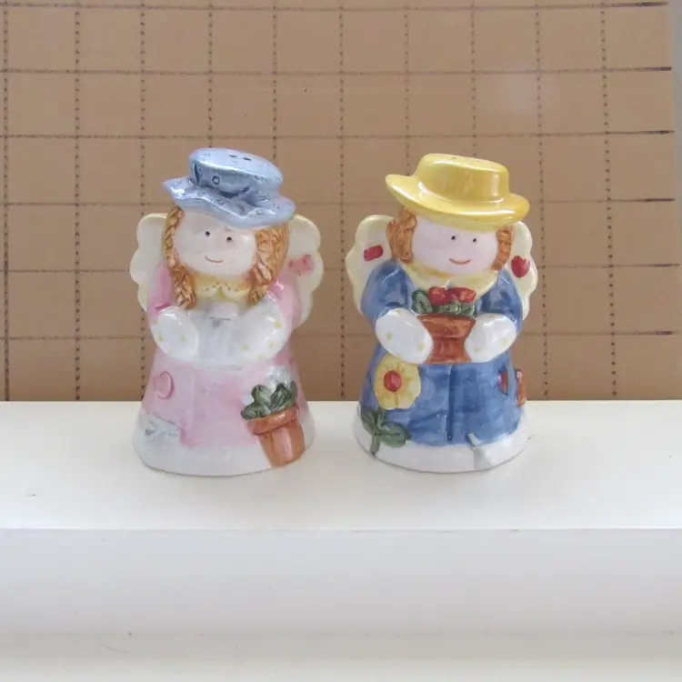 Vtg Angels Salt and Pepper Shaker Set