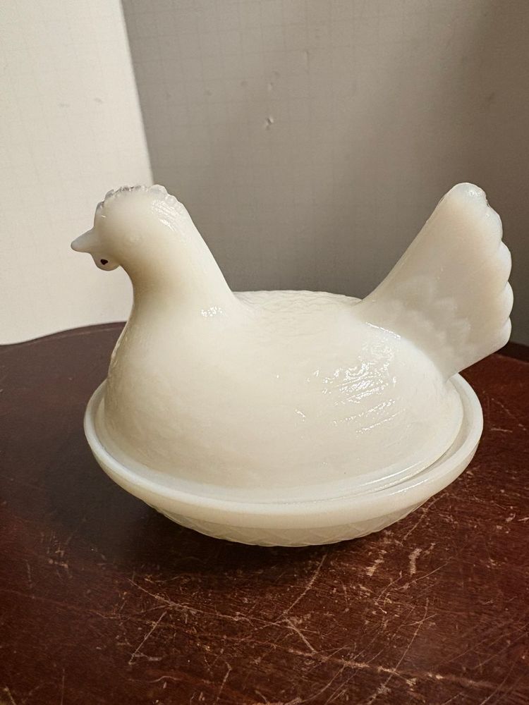 Hazel Atlas Opalescent Hen On Nest** READ