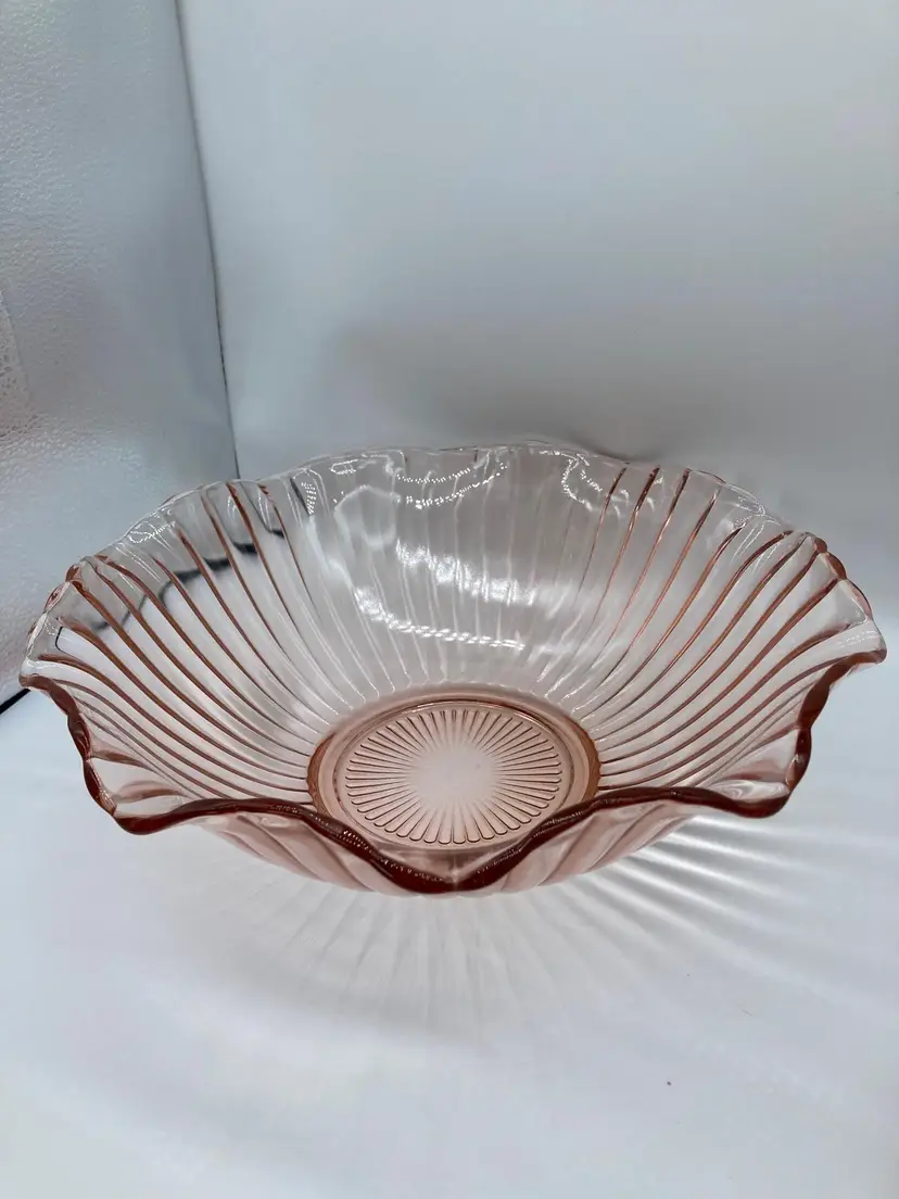 Ribbed Flared Pink Depression Glass Serving Bowl
Ruffled Edge