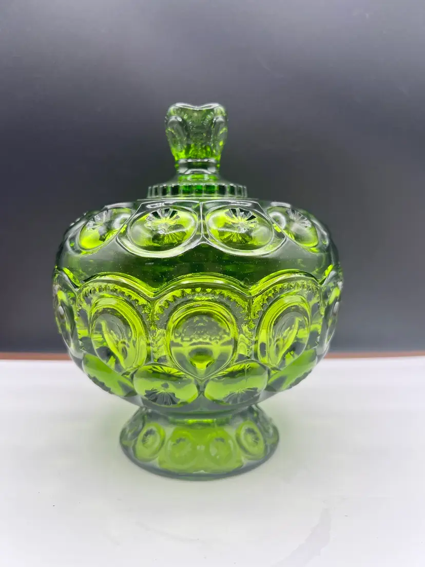 #1057-B Vintage LE Smith Green Moon And Stars Footed Compote/Candy Dish With Lid
See Pictures - Several Chips