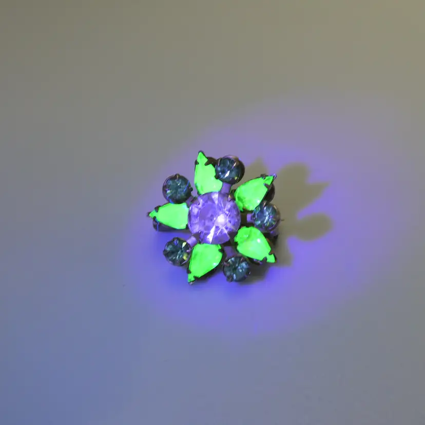 Antique Small Uranium Glass Star Brooch Pin Green Faceted Rhinestone 3 Tier .75" Round
