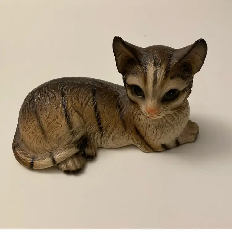 Harvey Knox Kingdom House Of Global Arts Tabby Cat Figurine