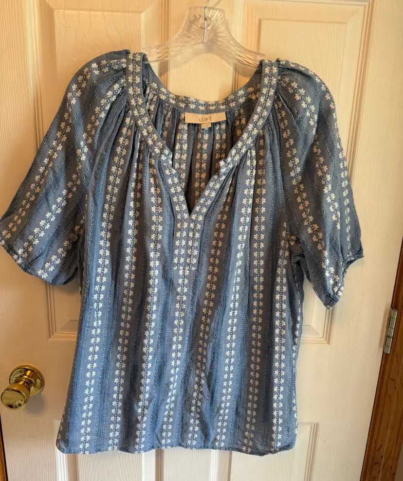 LOFT Blue and White Pleated Short Sleeve Blouse